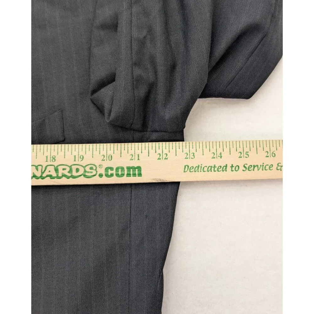 Kilburne and Finch Men's Blazer Jacket Sport Coat Size 44L Black Pinstripe